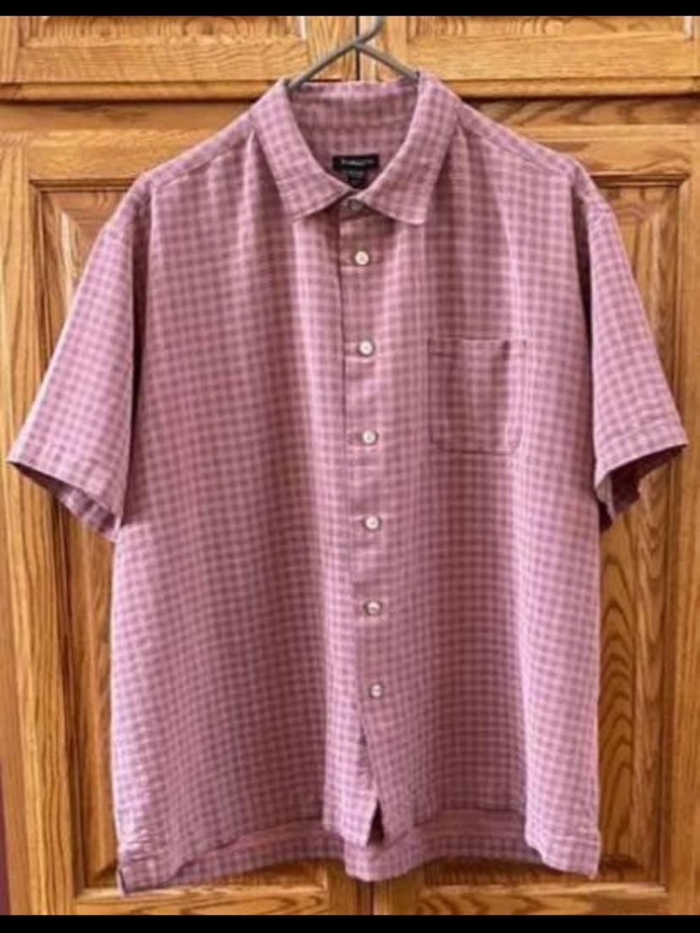Men’s Checkered Van Heusen Shirt, Size XL